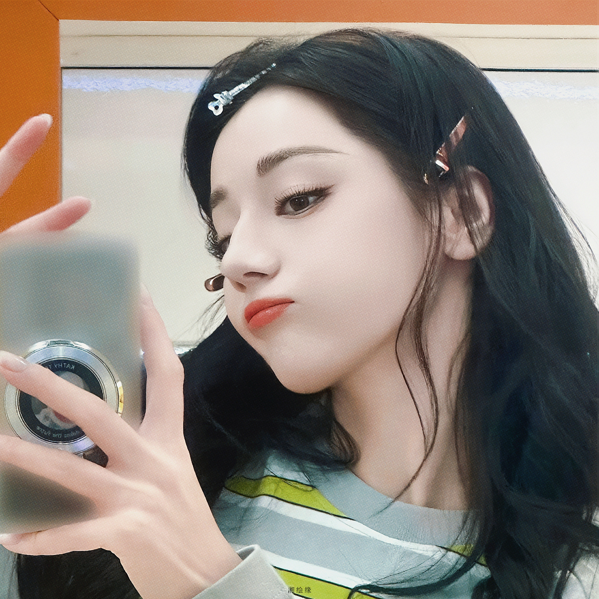 迪丽热巴对镜自拍🤳·𝘿𝙞𝙡𝙧𝙖𝙗𝙖​​​迪丽热巴幸运选全球品牌