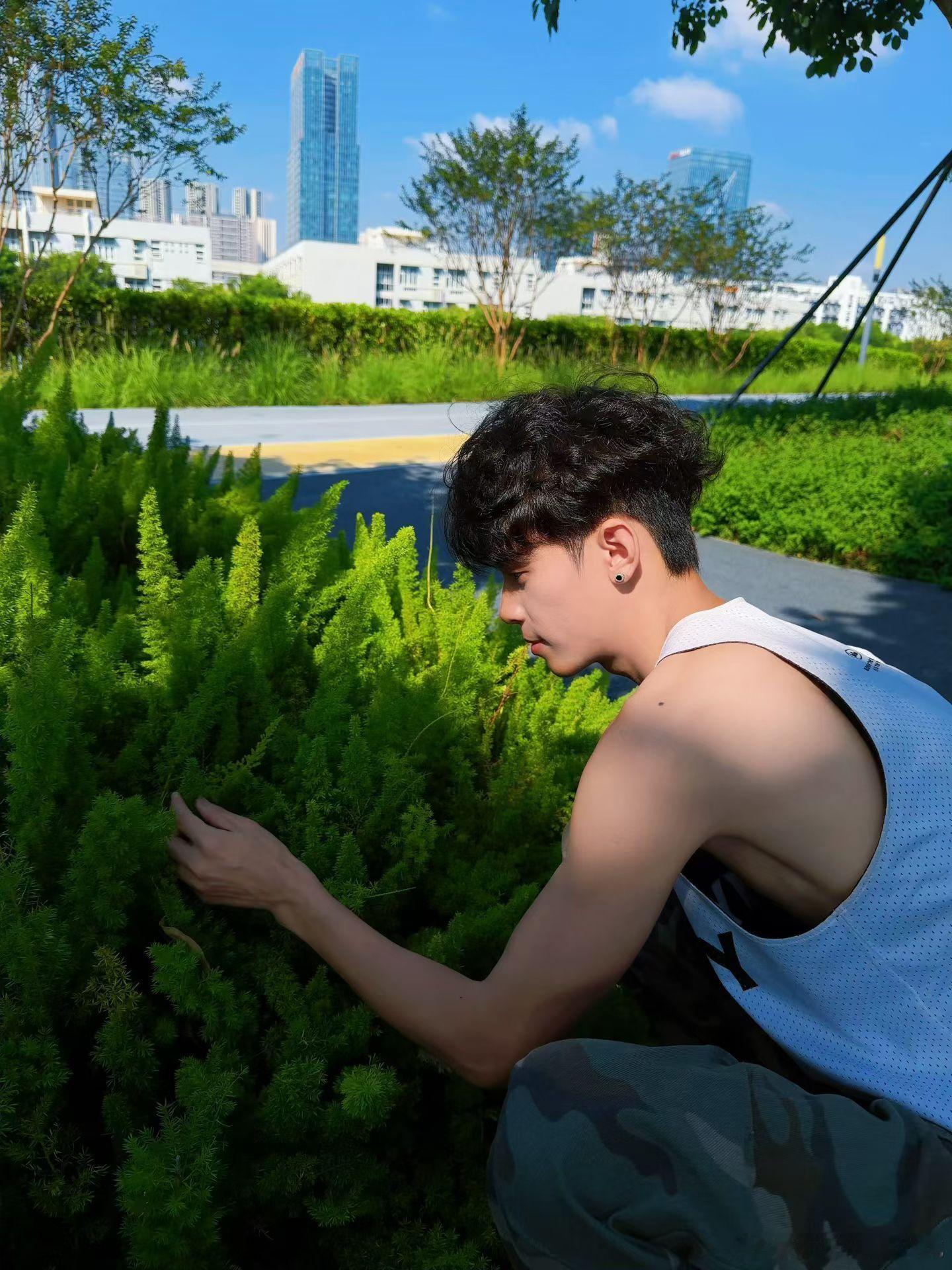 喜欢吃肉的人建议反复观看年轻人消化比较好，多吃点加运动没问题。加油吧少年。​​