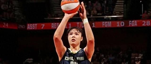 首秀两连胜就急着开香槟？李月汝的WNBA征程恐怕藏着定时炸弹。教练嘴上说着