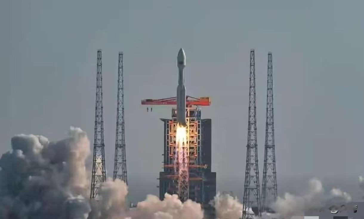 【成功发射！又一里程碑！】12月6日，东方大国在海南发射长征八号甲火箭，成功将1