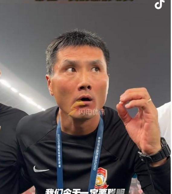 此次国足主帅应聘竞争异常激烈，外籍教练们首先要把中国本土教练PK下去才有可能入围