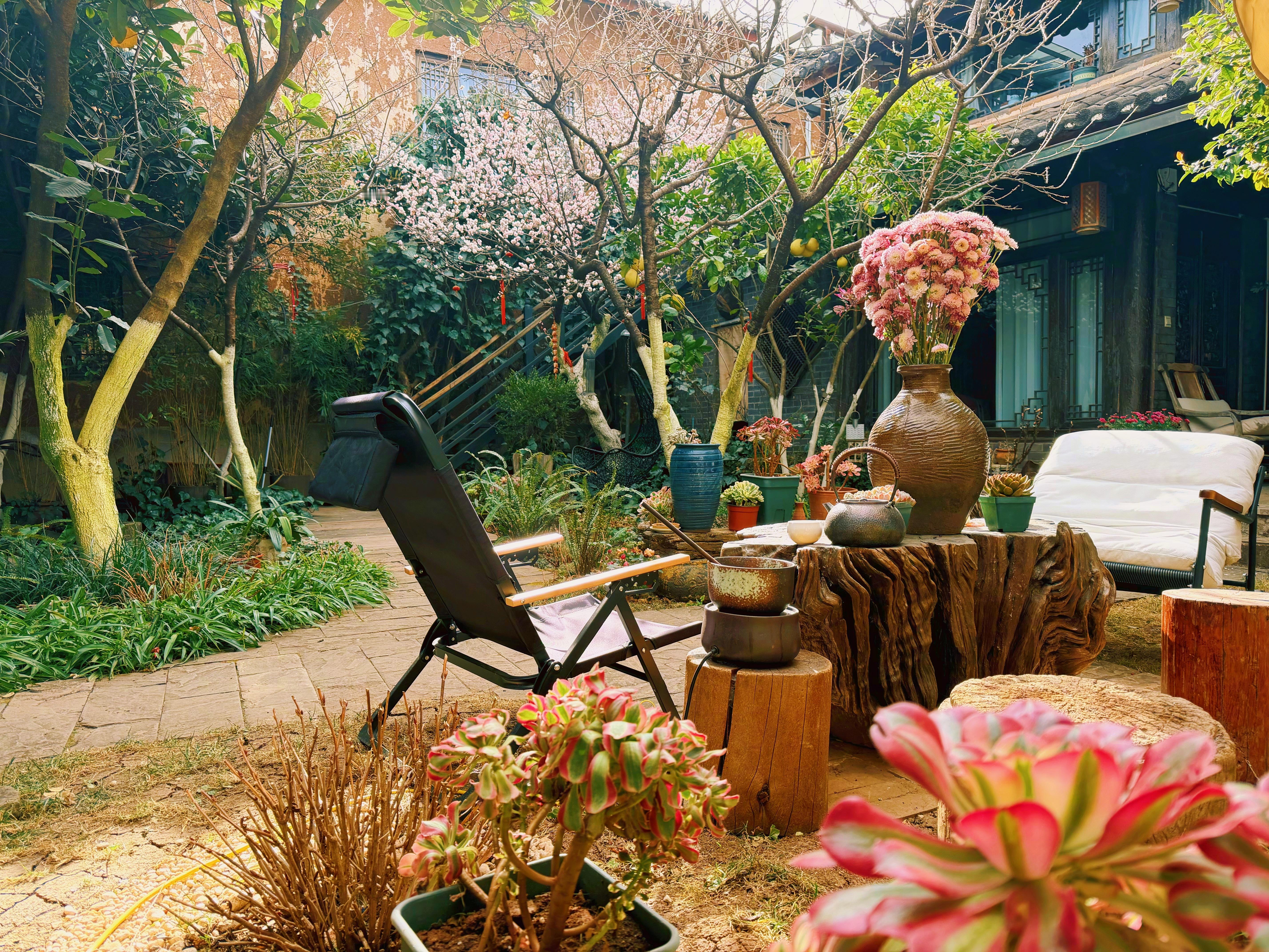 小我越来越弱了，人生才能开始享用每天与生命力呆在一起的感觉，与万物的深情在一起的