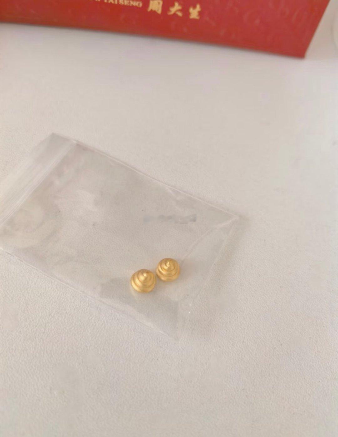 刷到帖子吐槽老公买的金子长得丑[笑着哭]买奥特曼那个你是认真的吗？​​​