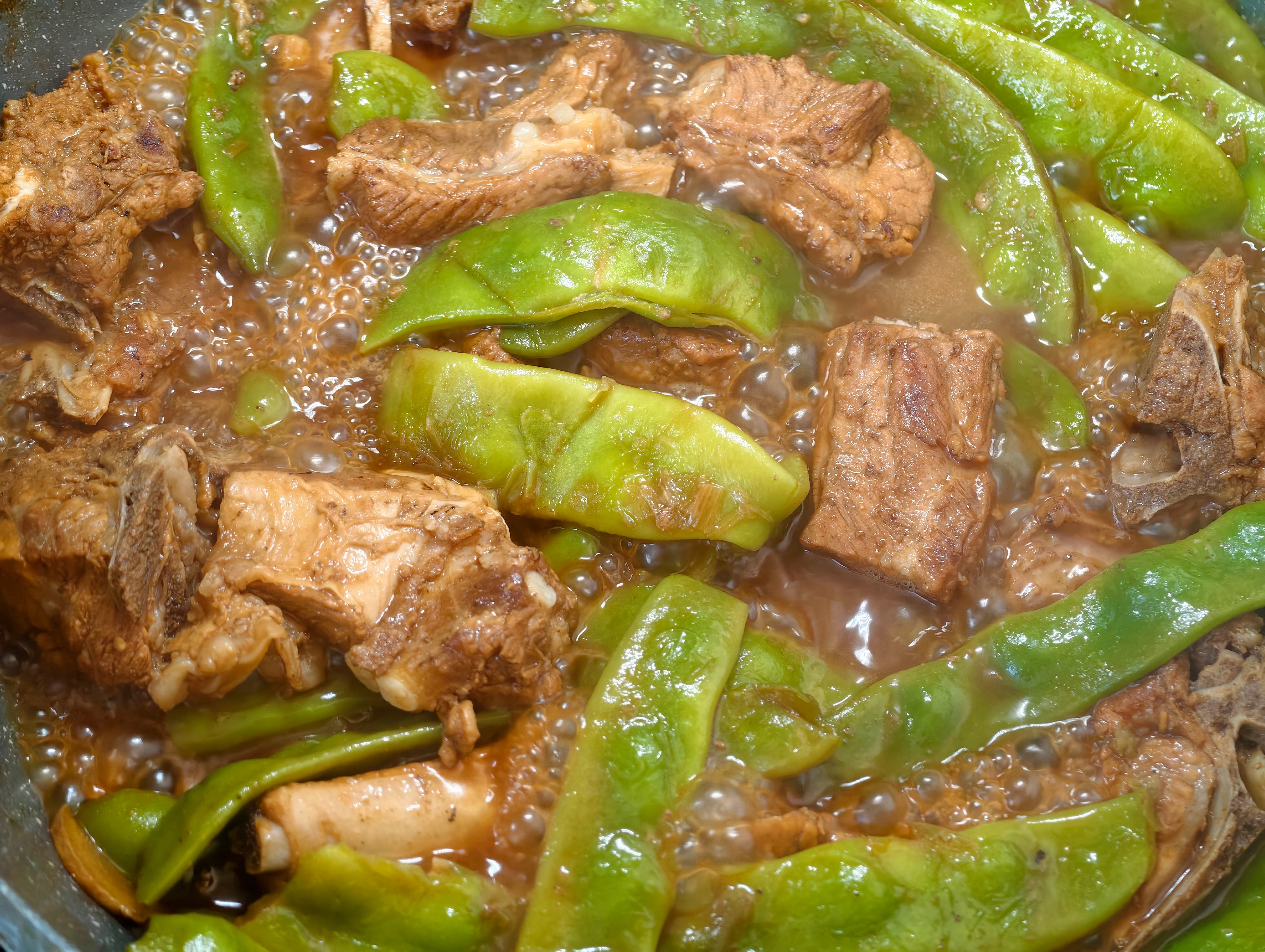 今天下个厨，整盘排骨炖豆角[滑稽笑]有点生疏了，豆角炖糊了。不过瑕不掩瑜，味道不错