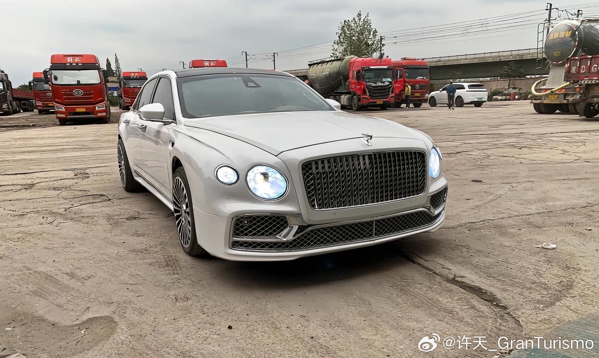这台宾利飞驰怎么看起来怪怪的，能看出用哪款车改的吗[doge]汽场全开大v聊车宾利