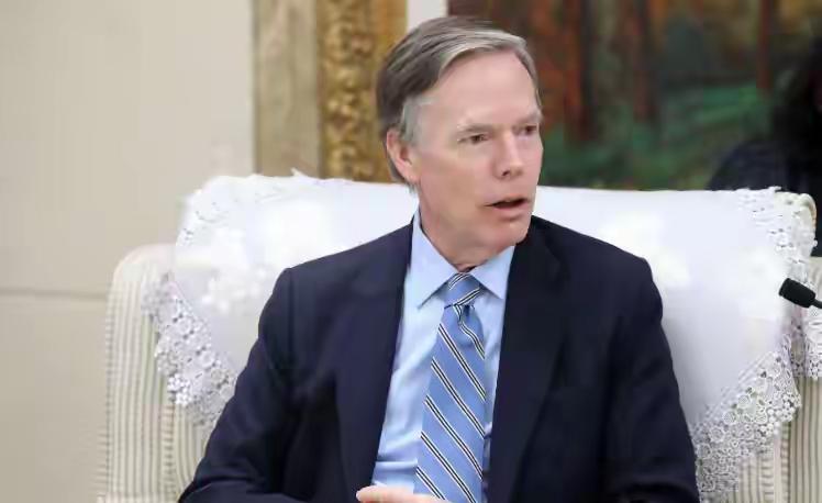 美高官急红眼：绝不能让中国赢！打伊朗打成笑话，美国彻底看不懂中国了美以联手