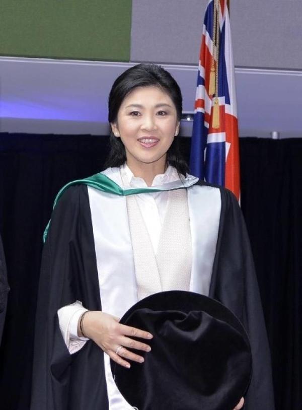 英拉他信虽然长得不像，但他们都挺有辨识度的。英拉美得独一无二，他信大脸盘有点帅。