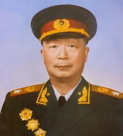 1928年，聂荣臻在香港搭乘电车，突然发现有一个人的眼神不对劲，聂荣臻脑子一炸，