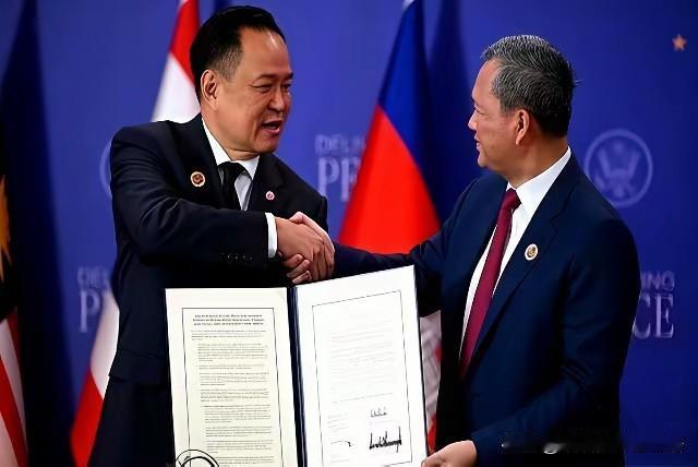 泰国和柬埔寨签了停火协议，三天内交换俘虏和撤军。这次停火，中方立下汗马功劳，