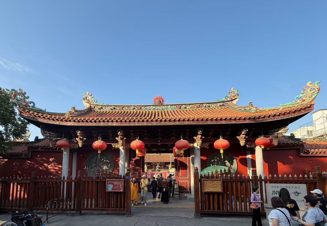 广东开元寺位于广东省潮州市开元路，是粤东地区第一古刹，有“百万人家福地，三千世界