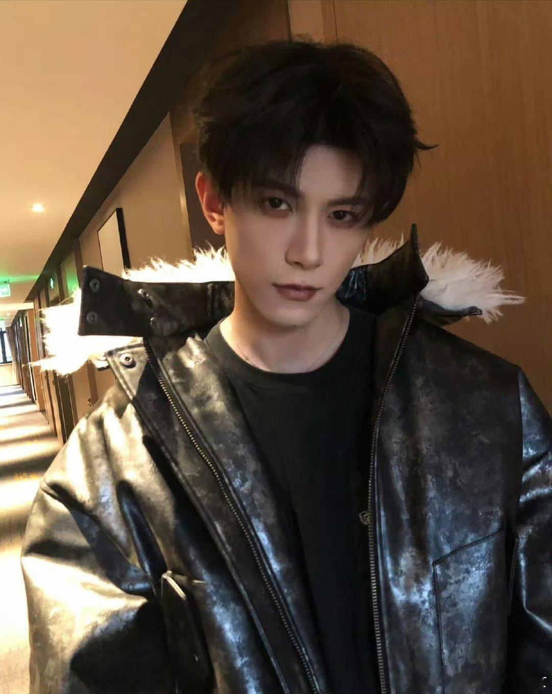 邓为靠仙气出圈，邓凯凭气场吸粉，同框谁更压得住镜头？