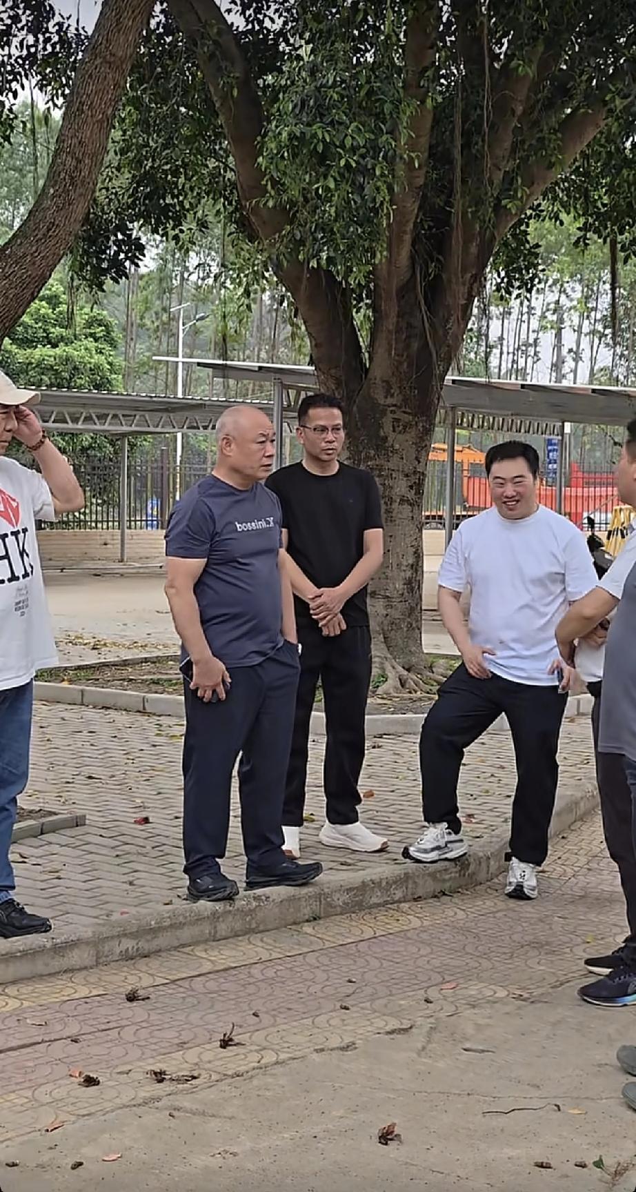 清明节，李宁回广西老家祭祖，不是回出生地柳州，而是直接回到了祖籍所在地来宾。