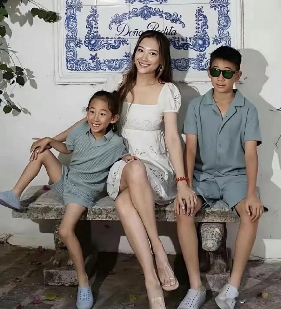 咱来唠唠陈小春和郭富城的基因有多绝！哈哈～(￣▽￣～)~陈小春家的娃，往那