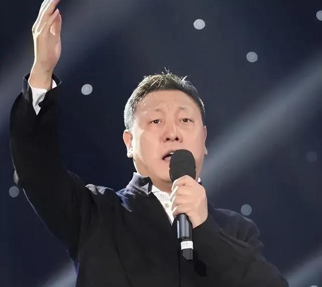 韩磊，晚节不保！看来娱乐圈是没有好男人了。知名实力派男歌手韩磊，突然被曝致