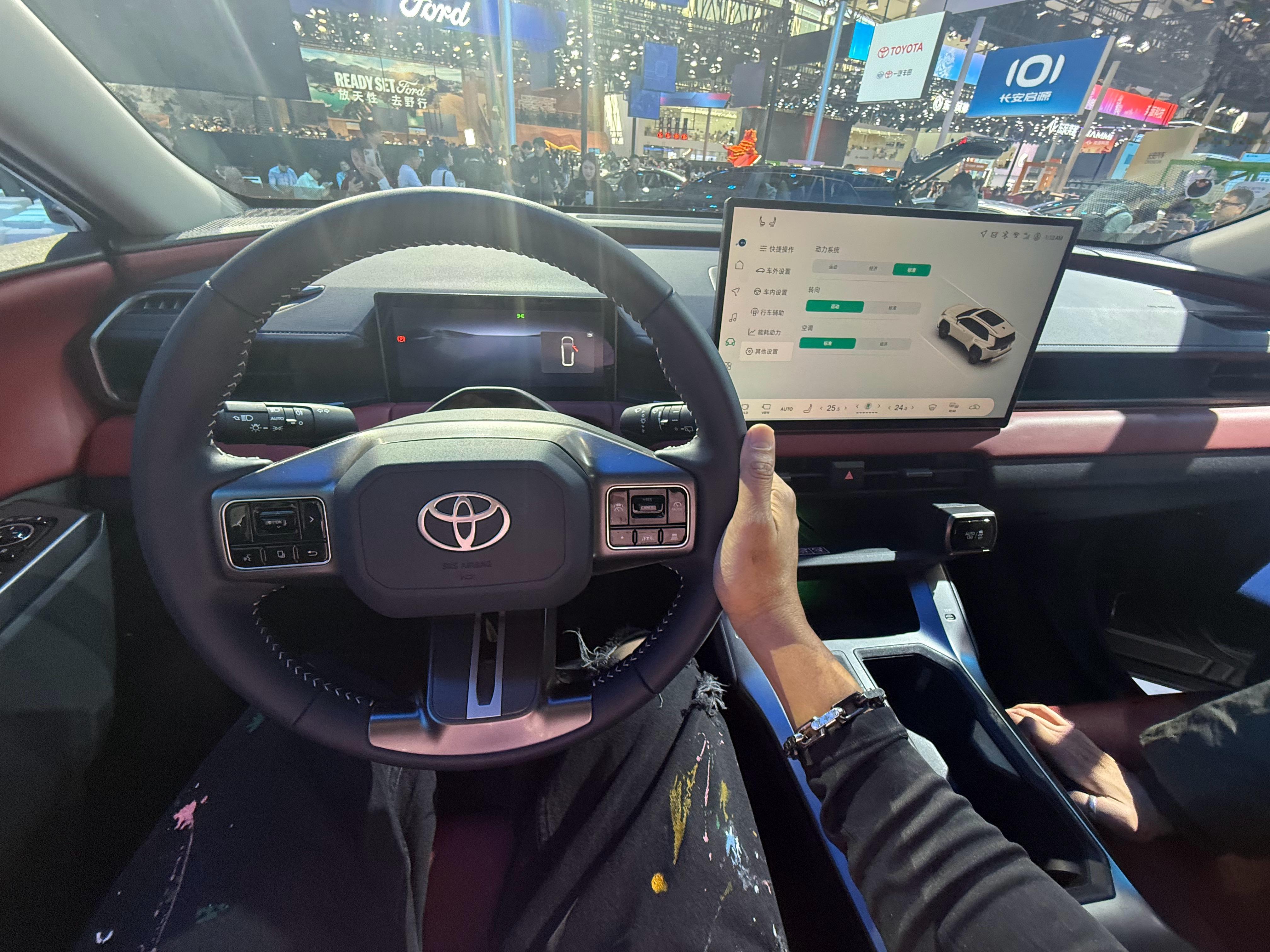 新Rav4的细节设计，确实比旧款好看。