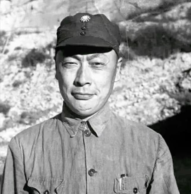 1937年，陈毅被叛徒诱骗下山，途中他觉得口渴，于是拐到一农户家里喝水，却因为农