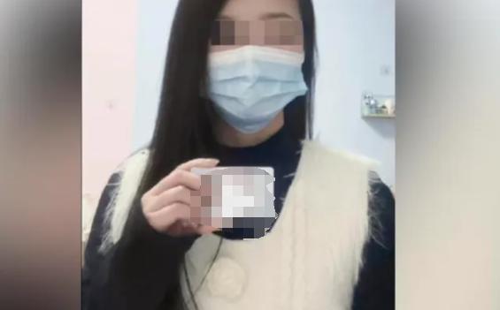 8月4日报道，有个已婚男人，趁着妻子怀孕生子期间，对外假装单身，骗了一个年