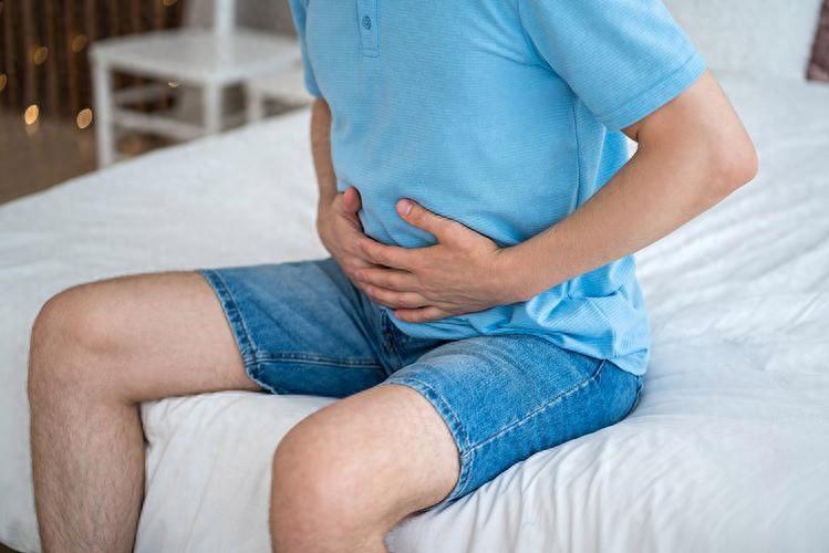 查出胃病的人逐渐增加，医生：吃饭时3个行为危害大，别再中招了不少人年纪不大，