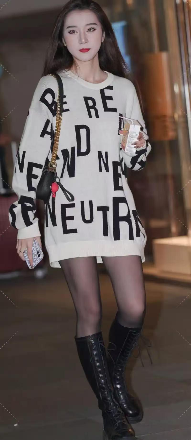 街拍：模特身材小姐姐的休闲穿搭