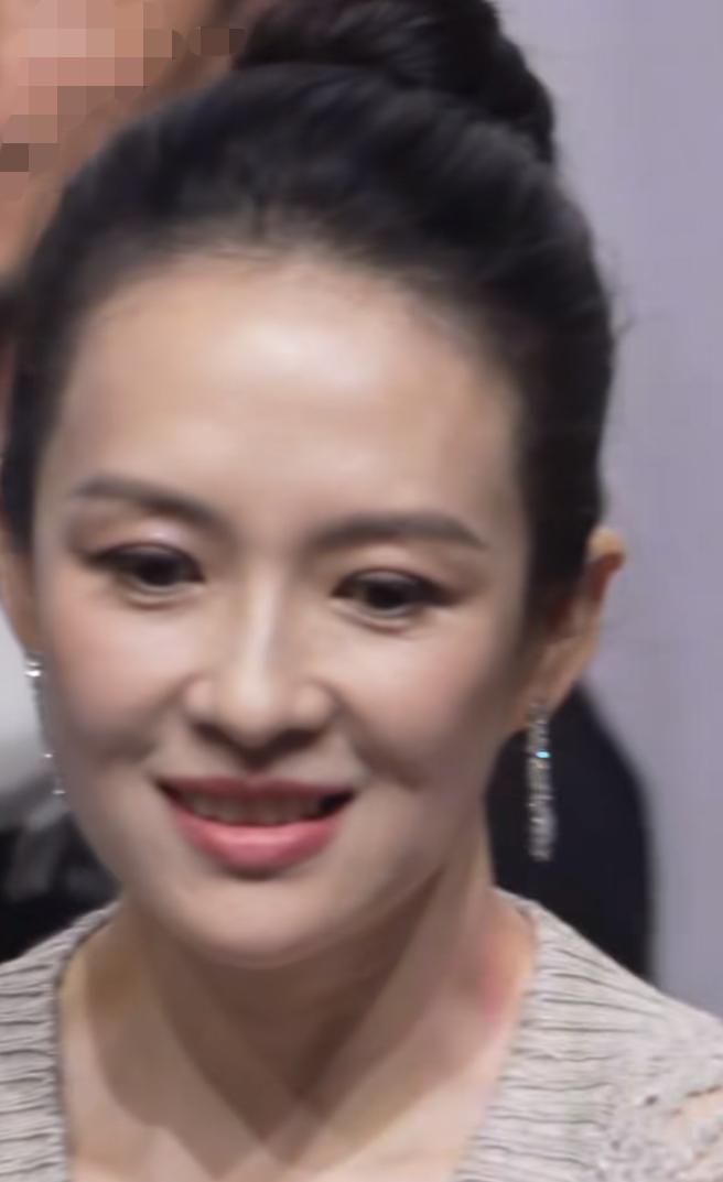 今日，刷到章子怡的一个视频，忽然发觉岁月果真是一把杀猪刀，女神一下子也变得沧桑不