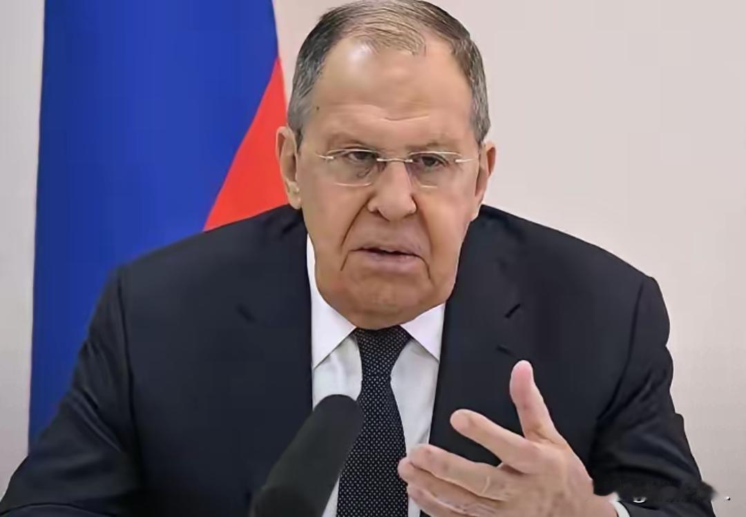 俄罗斯外长拉夫罗夫最近用一句话让西方记者见识了什么叫外交场的直球对决。当意大利记