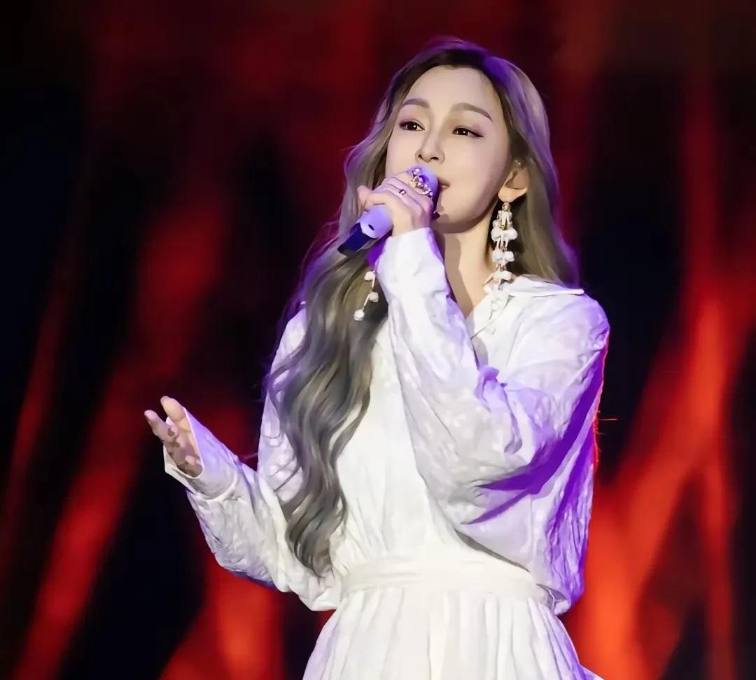 #《歌手》官宣范玮琪补位#是从什么时候对范玮琪无感的呢？是从张韶涵出事，她抢