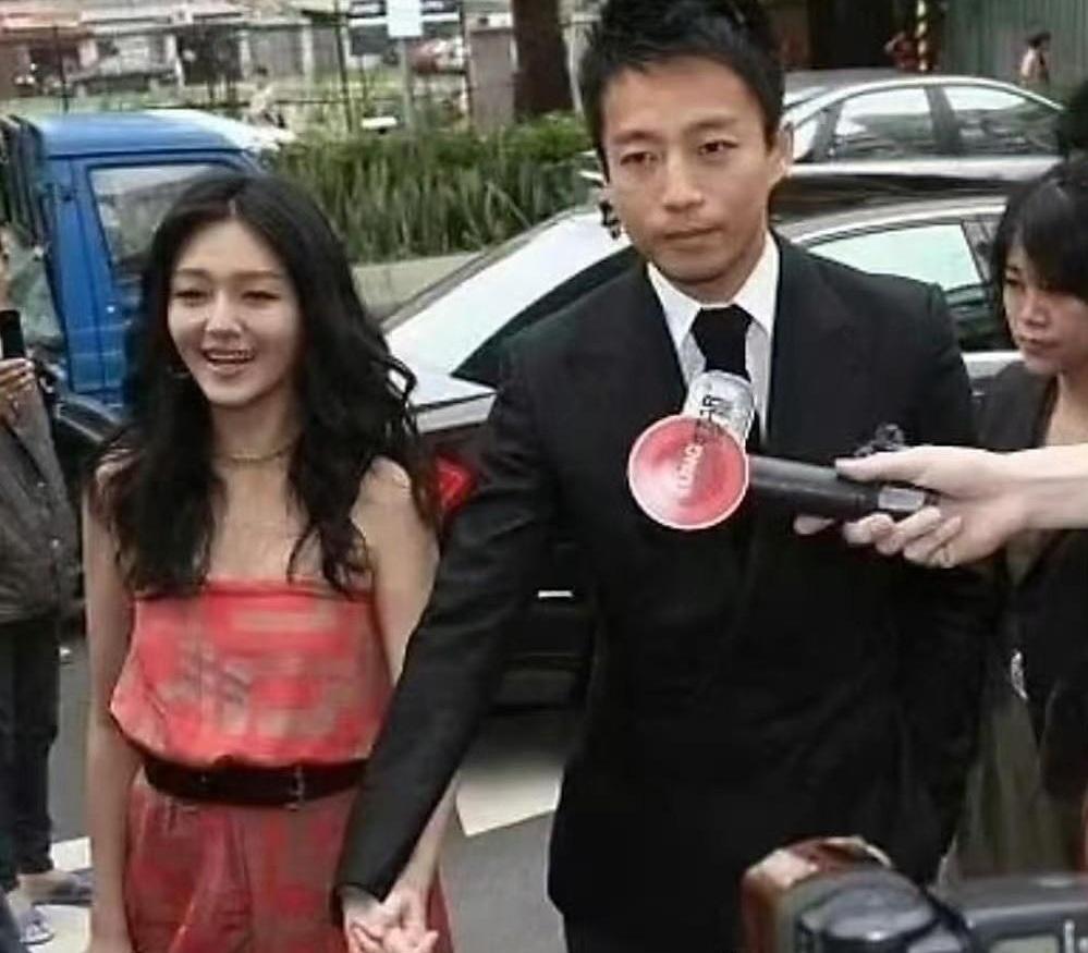 谁能想到，北京开中高端馆子的老板，身上多少都带点江湖气？汪小菲和贾国龙，看着八竿