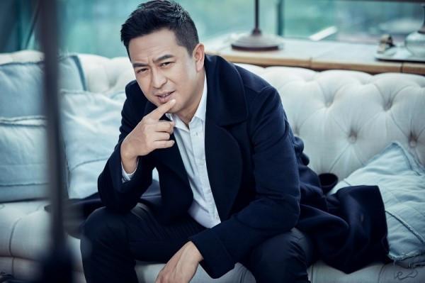 56岁张嘉益，活成娱乐圈人间清醒天花板！娱乐圈明星挤破头扎堆北上广，抢资源