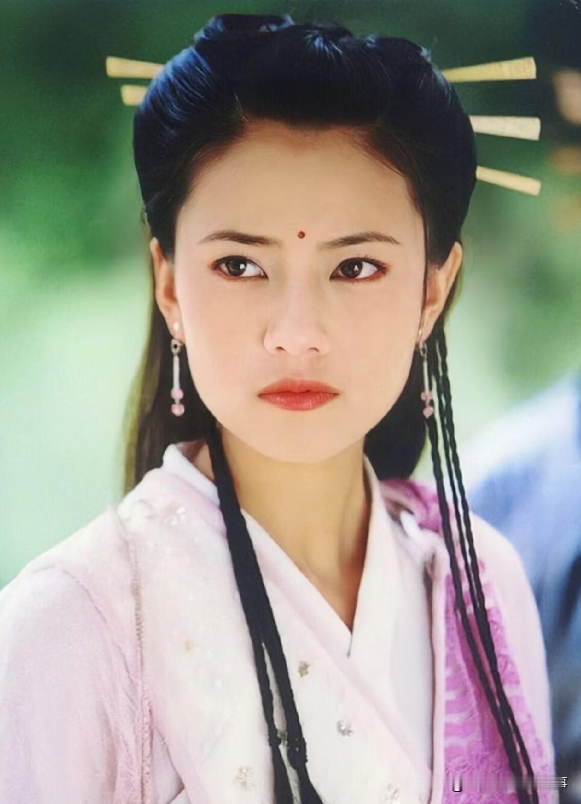 中周芷若坏得明目张胆，为啥结局没受惩罚？原因扎心又真实。剧中周芷若——杀蛛