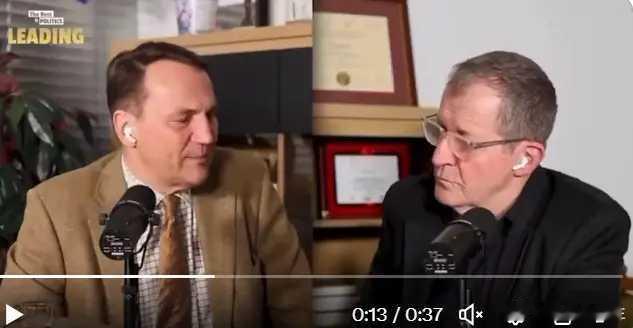 波兰外长西科尔斯基最近在接受媒体提问时，被问到一个尖锐问题：为什么波兰民众能接受