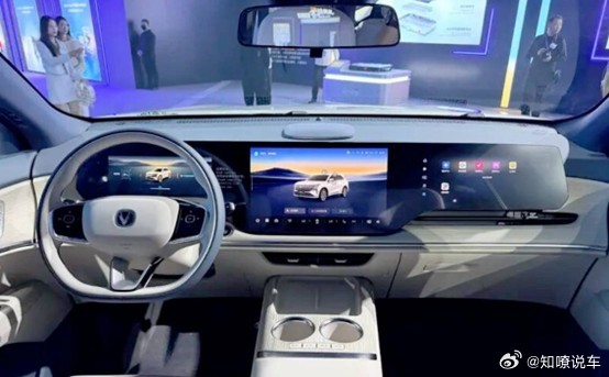 魔毯悬架+三联屏，HEV版长安CS75PLUS实车到店，11.39万元起第一季度