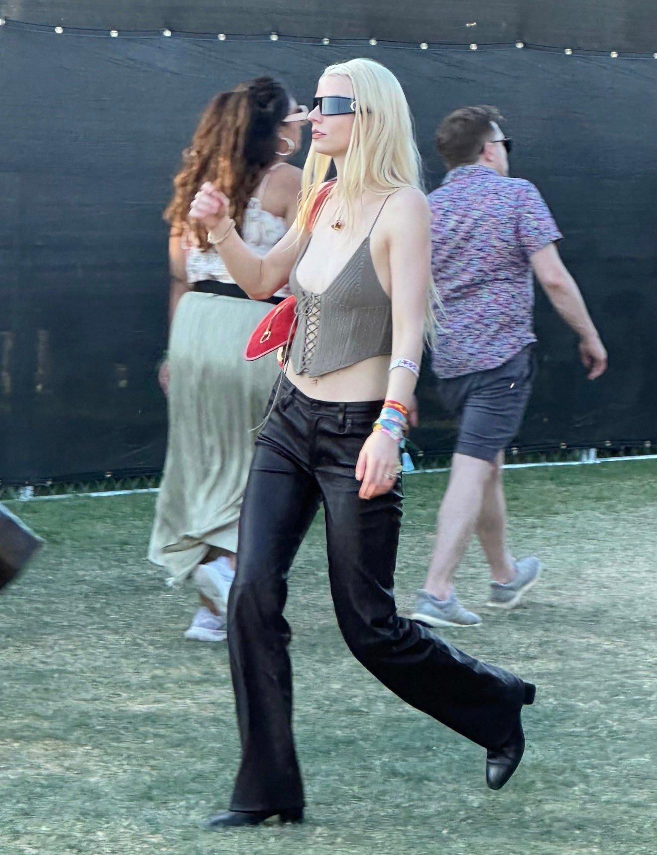 参加科切拉音乐节的安雅·泰勒-乔伊