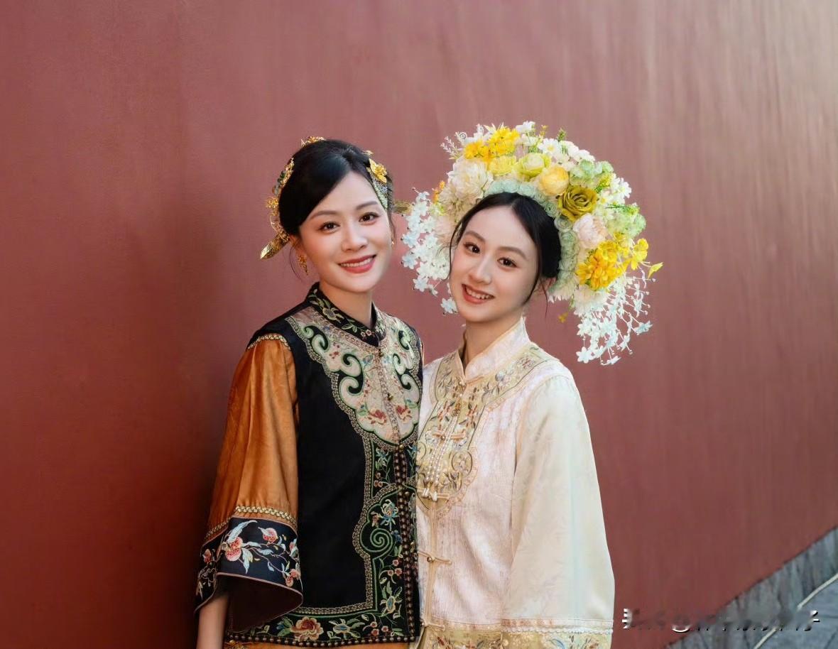 左边是叶一茜，1984年出生，身高170cm。右边是田雨橙，2008年出生，身