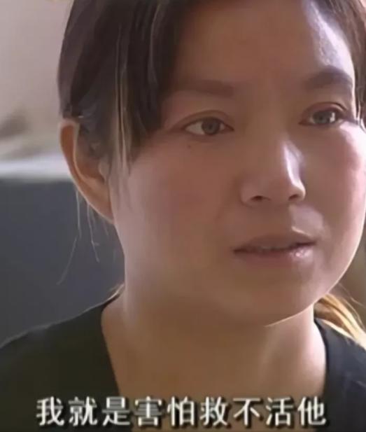 2011年，山东1男子尿毒症晚期，父母兄妹不愿救他，绝望时，突然1女子冲进病房：