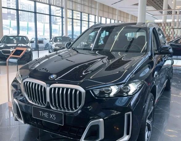 在宝马X5的选择题中，2.0T与3.0T并非孰优孰劣，而是精准匹配不同生活方式的