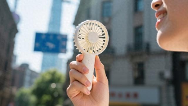 上海本周末将连创两个高温纪录, 降温的风雨还能吹到申城吗