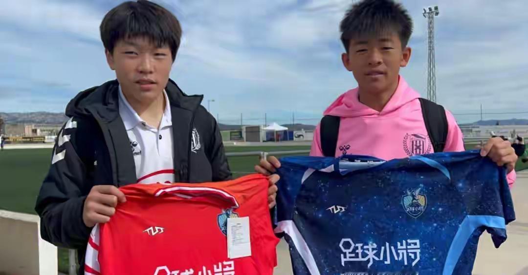 不要再喷董路了，他做出的成绩让人刮目相看，一个无证教练竟然带出了U17国少的大部