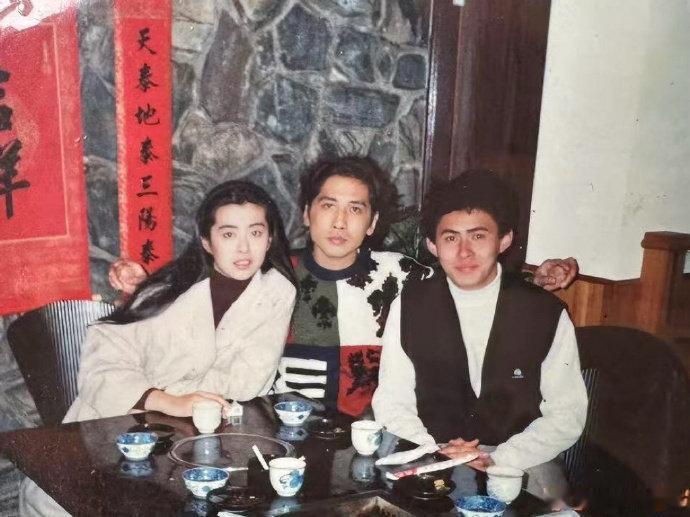 王祖贤齐秦32年前旧照12日，有网友晒出王祖贤与齐秦旧照，发文称：「齐秦和王祖