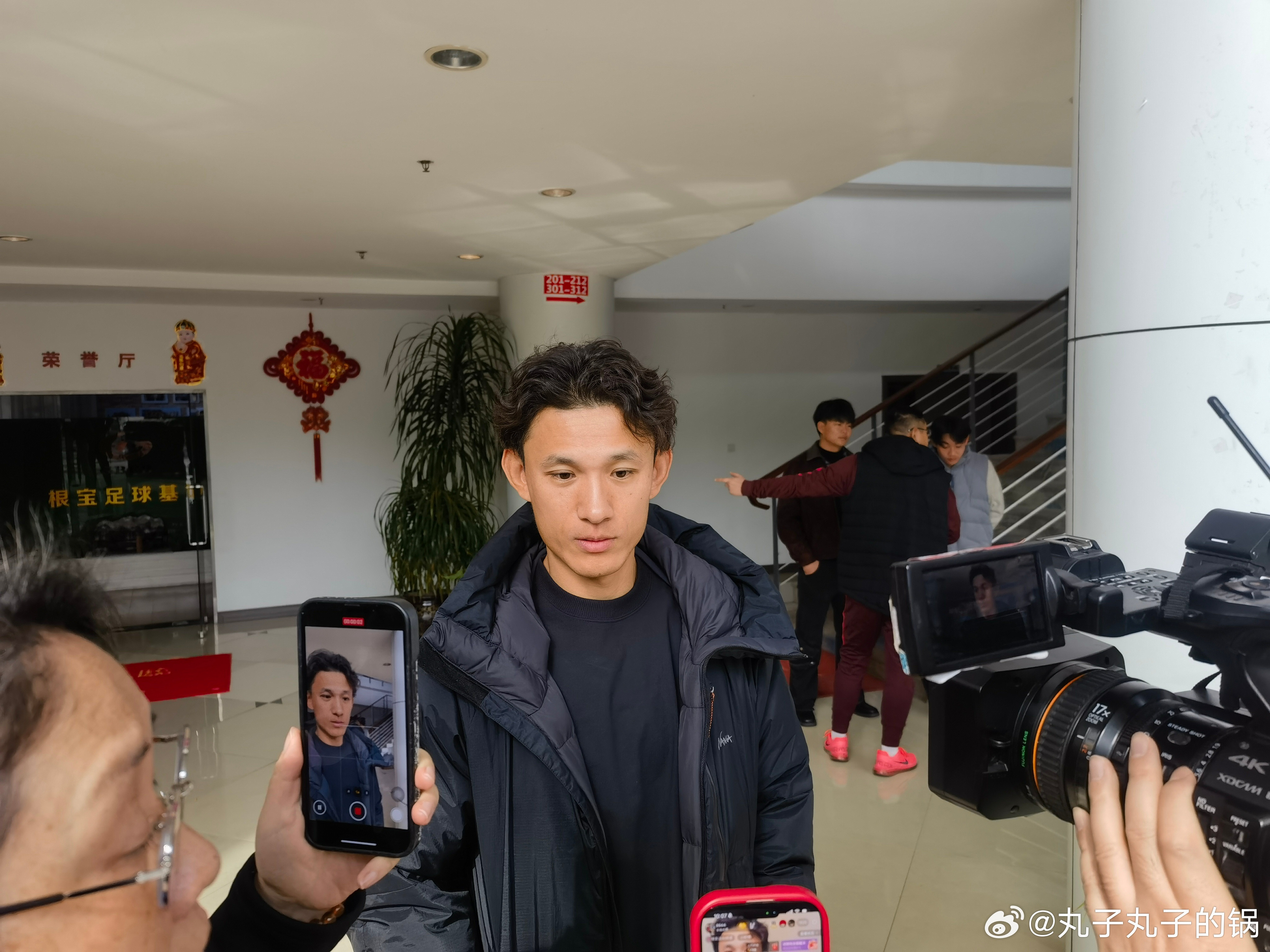 鼻梁骨折带伤驰援，张琳芃的铁汉柔情2月28日，距3月1日的中国足协开年大戏超级杯