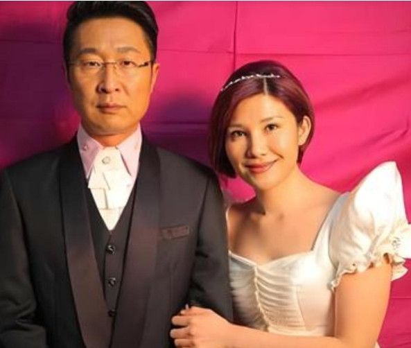 有一回，林永健跟妻子周冬齐吵架，一下子就冲口而出：“你长得这么丑，我真是瞎了眼才