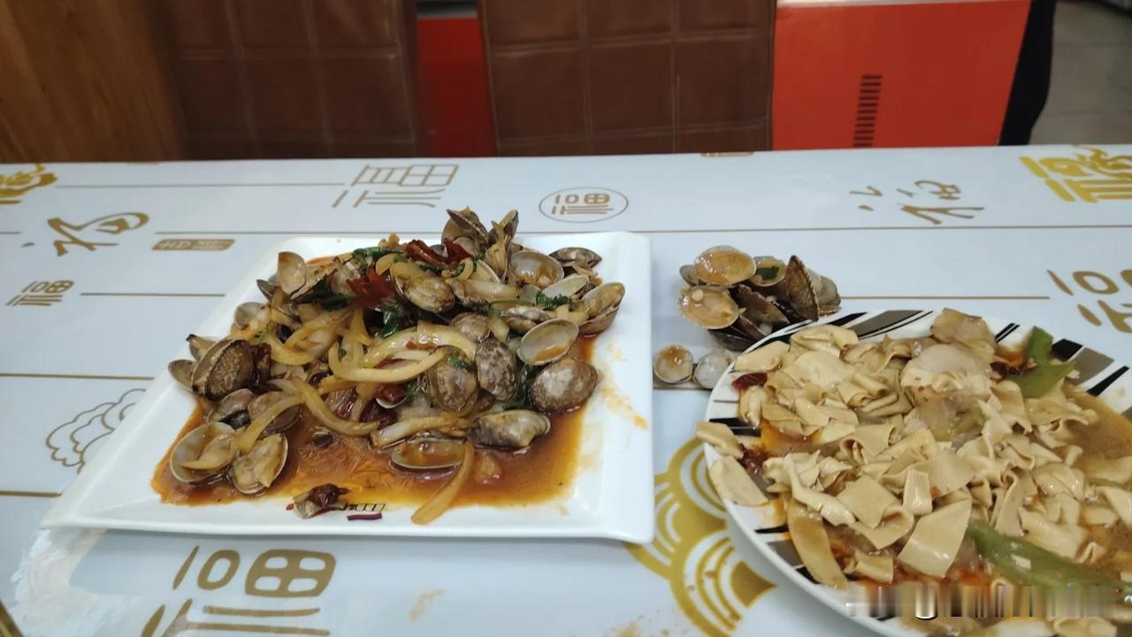 民间小吃两个菜三个啤酒31元