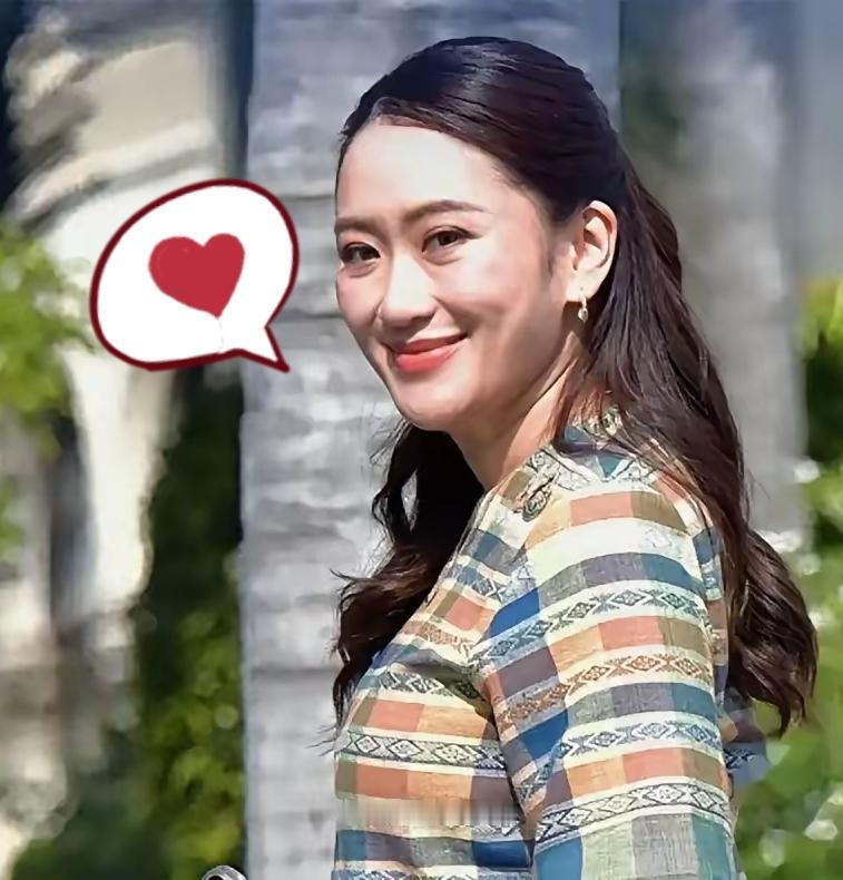 刚刚！泰国传来消息！泰国宪法法院裁定前总理佩通坦“违宪”，解除其职务。