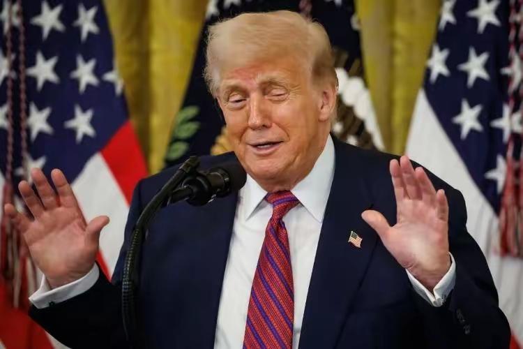 枪声一响特朗普立刻紧急撤离，我们这却有4个疑问？第一个疑问：白宫的安保难道形