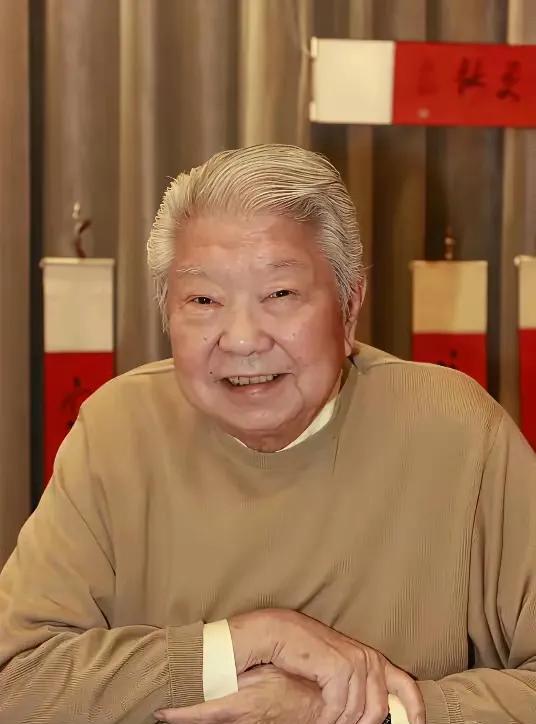 蔡澜逝世，非贫困或爱情，而是岁月与疾病。作为香港四大才子，他集作家、美食家、电影