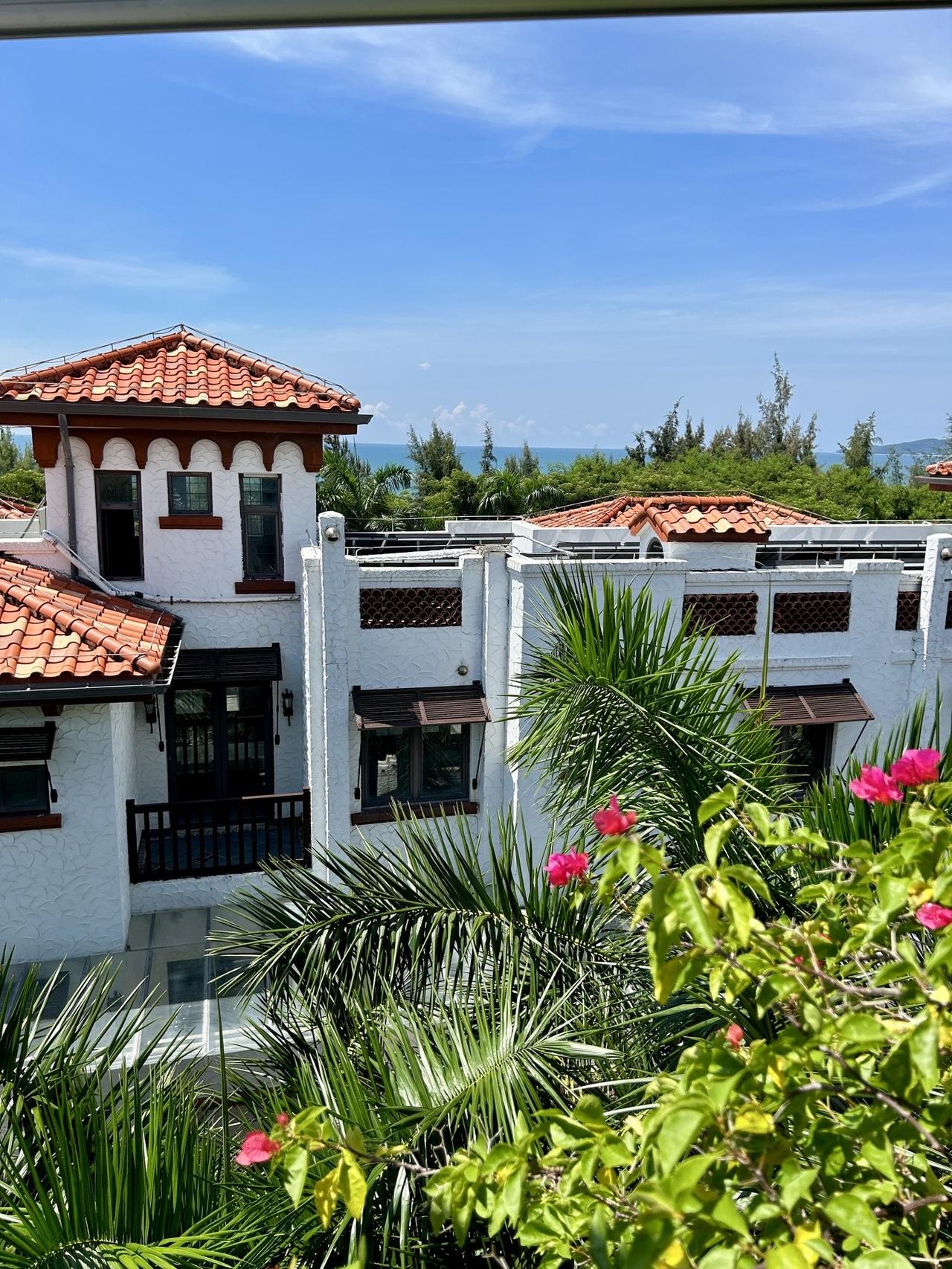 虽然很舍不得，但实在没办法了，处理55平三亚海景房，在三亚湾，当初看上这里是因为