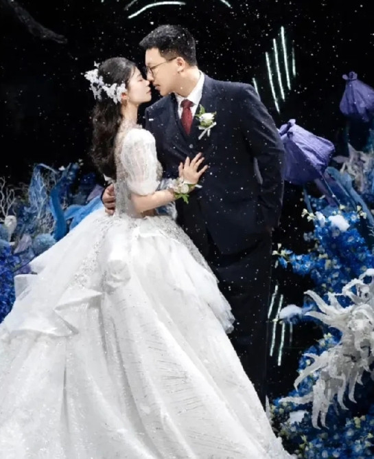 儿子上个月在成都结婚了，在婚礼上，我和老公第一次和亲家见面，不知道有没有和我们