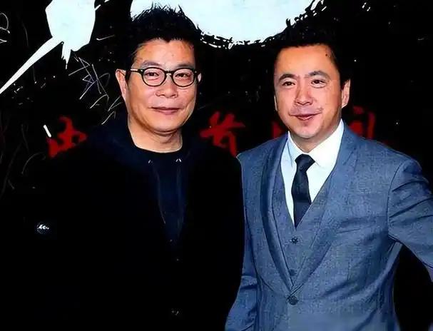 搞阴阳合同，让艺人签对赌协议，为榨取艺人短期价值，逼走王金花，未支付周星驰的86