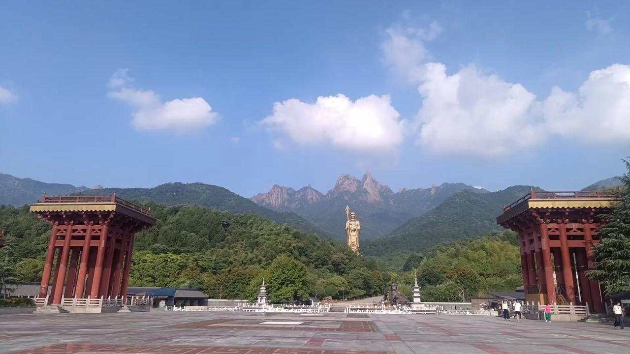 今日运势：乙巳年癸未月甲申日2025.7.14日鼠：小有财运牛：提前规