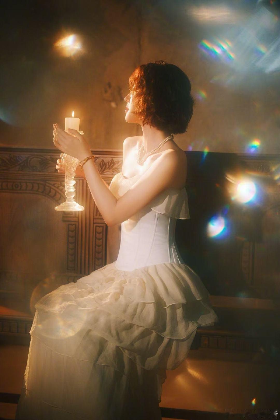 唐艺昕写真忘p创可贴了唐艺昕油画bjd唐艺昕这套复古写真氛围感封神，如同油画里走