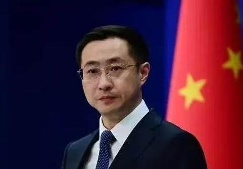 中国外交部例行记者会上！乌通社记者突然抛出尖锐一问：两名主动奔赴乌克兰、为俄军参